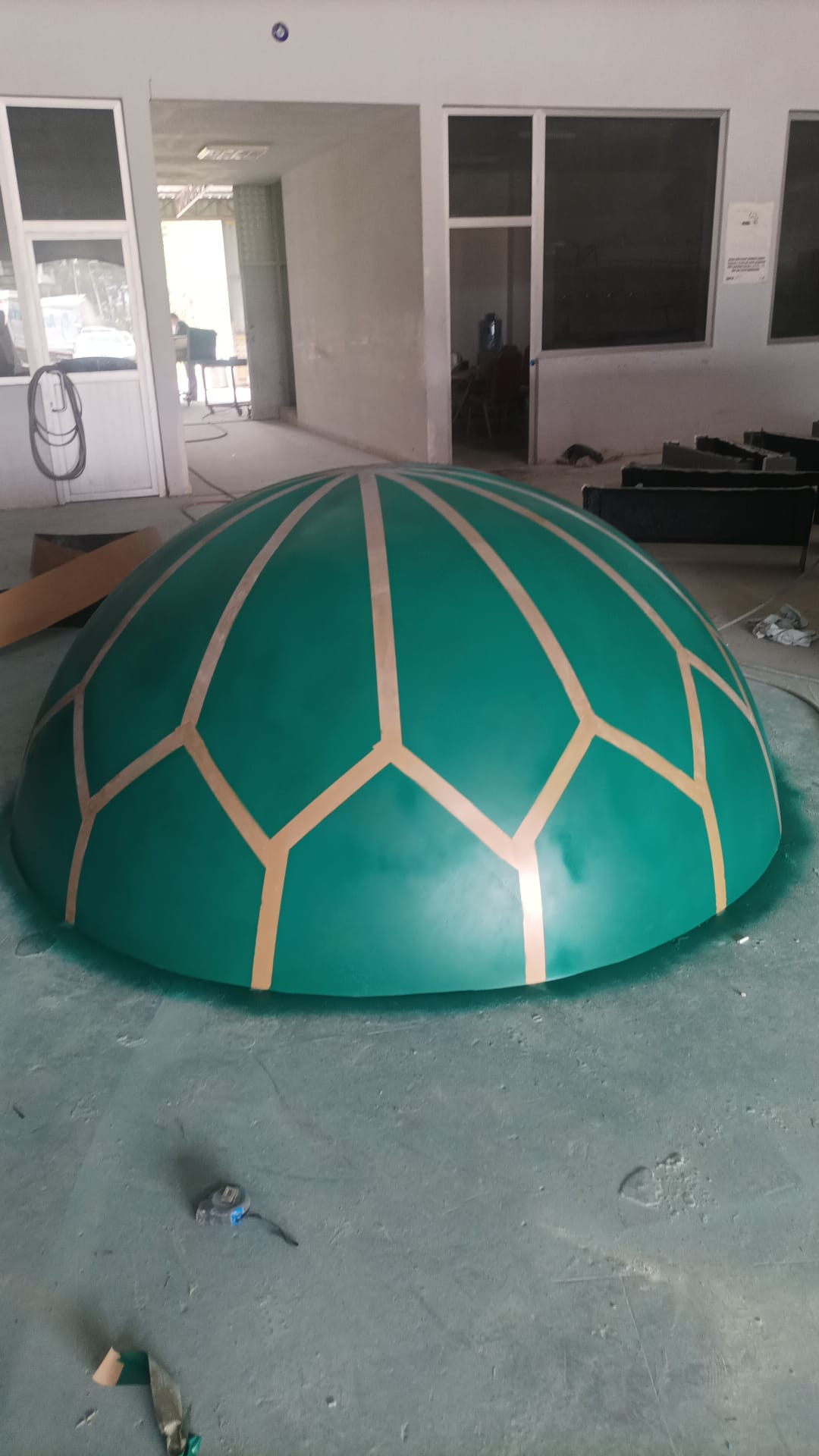 Polyester Kubbe Nedir? Dayanıklılığı, Estetiği ve Modern Yapılardaki Önemi